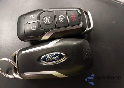 2017 Ford Explorer Platinum z USA, uszkodzony, nr VIN 1FM5K8HT4HGE29038